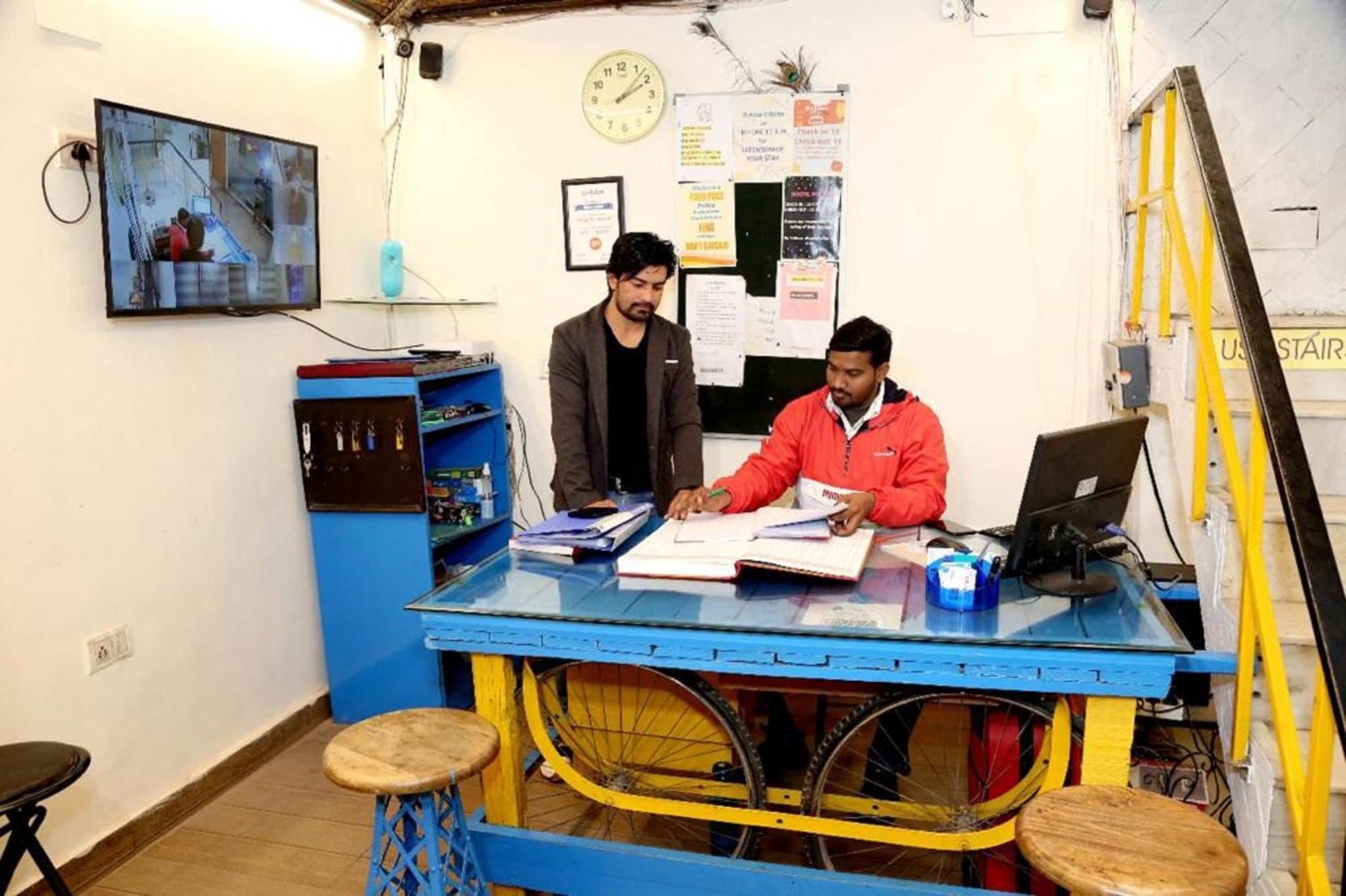 Bunk Hostel Delhi Best Backpacking Accommodation Yeni Delhi Dış mekan fotoğraf